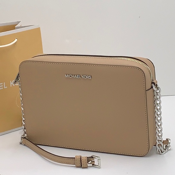 Michael Kors Jet Set Item Large East West Zip Crossbody Leather Camel 
NWT - Picture 15 of 16